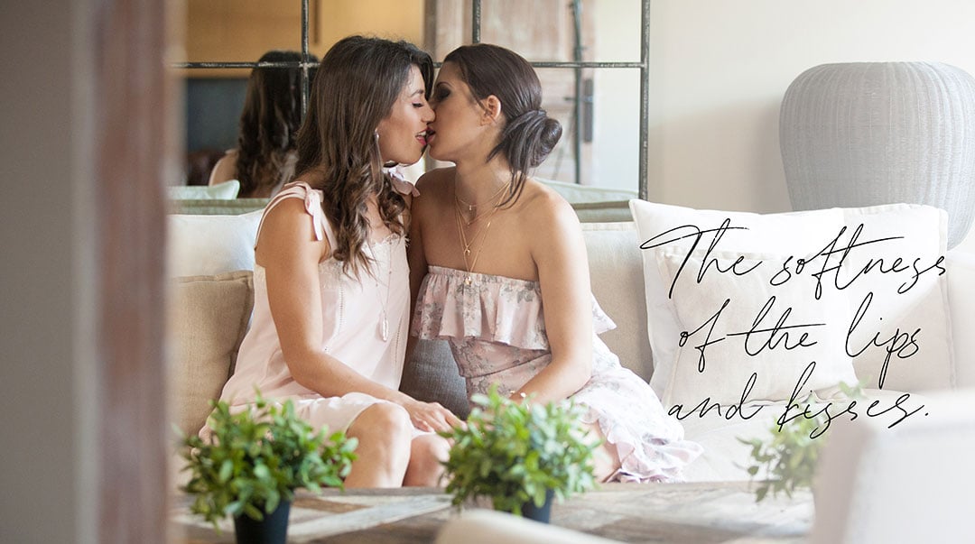 Two girls kiss in erotic kissing picture